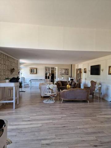 Cottage pour 12 personnes, avec jardin et sauna ainsi que piscine et vue, animaux acceptés à Brains-sur-Gée