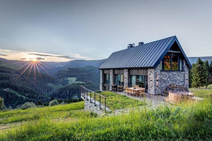Chalet für 12 Personen, mit Sauna und Whirlpool sowie Garten am Riesengebirge