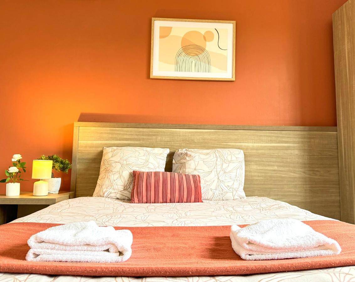 Appartement entier, Studio Platanes 4 - Proche Disneyland - Parking gratuit - Meaux in Meaux, Seine-et-Marne