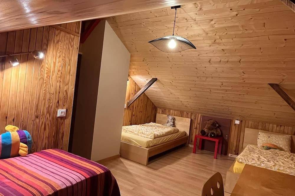 Chalet (2 à 5 pers) au calme aux pieds des montagnes et à 10 min du lac d'Annecy in Alex (Annecy), Région d'Annecy