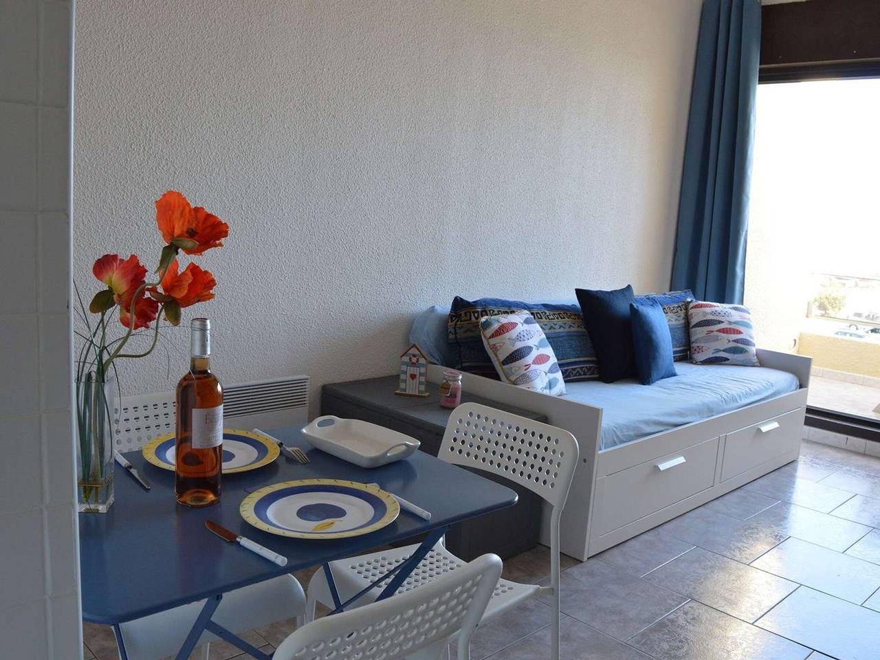 Ganze Wohnung, Studio mit Mezzanine für 4, Terrasse, privater Parkplatz 100m vom Strand in Saint Pierre la Mer, Fleury