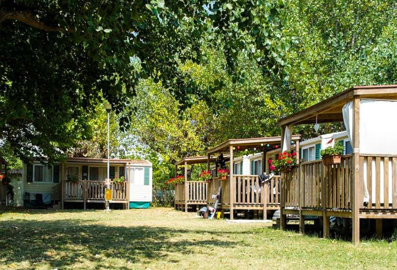 Camping Gasparina Baia Prestige für 4 Personen  in Castelnuovo Del Garda, Gardasee-Berge