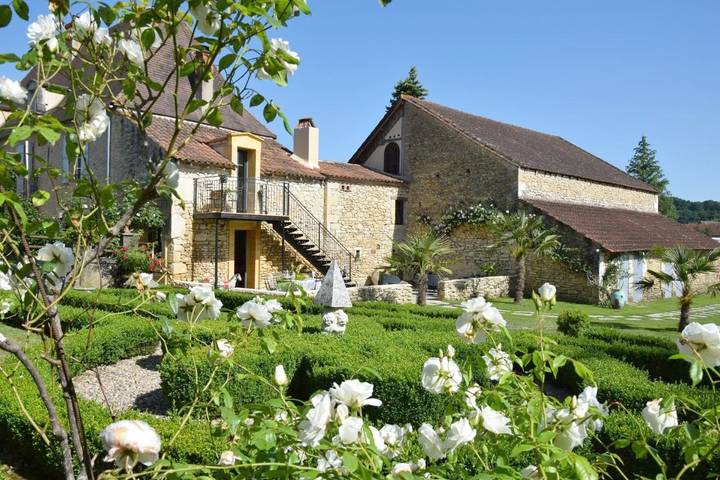 Ferienwohnung für 2 Personen, mit Balkon und Terrasse sowie Garten und Pool