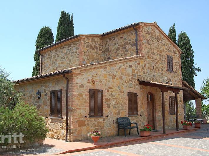 Agriturismo per 47 persone, con piscina e balcone/terrazza nonché terrazza a Lajatico