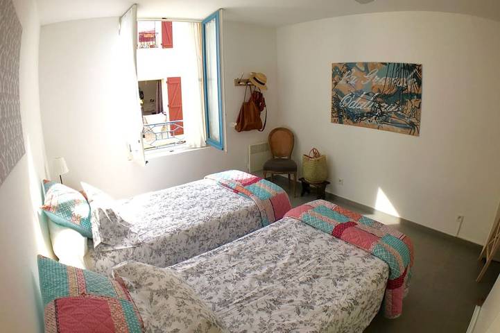 Ganze Wohnung, Sonniges, elegantes, geräumiges Apartment mit 2 Schlafzimmern im Herzen von Pezenas in Pézenas, Mittelmeerküste (Frankreich)
