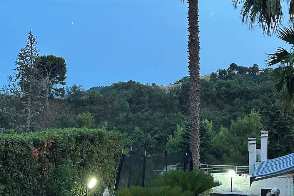 Semi-detached villa with pool, garden, games 5 minutes from the sea and center in Grottammare (Comune), Riviera delle Palme