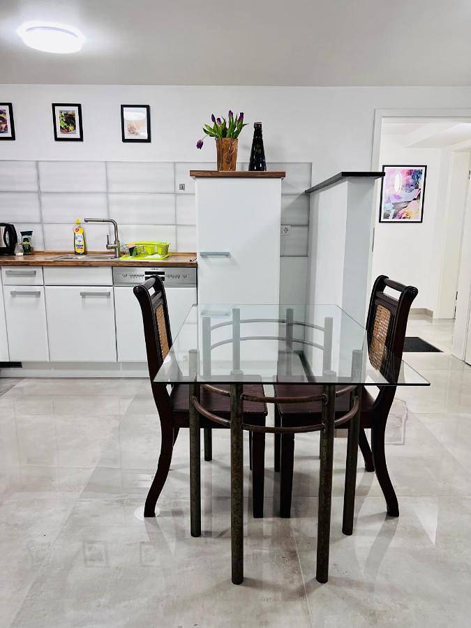 Ferienwohnung für 4 Personen, mit Terrasse und Ausblick in Überherrn