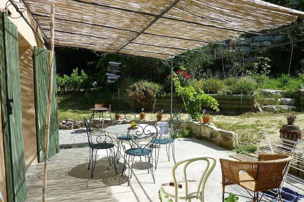 Appartement entier, Studio au coeur des vignes en Drôme Provencale avec piscine. in Venterol, Région de nyons