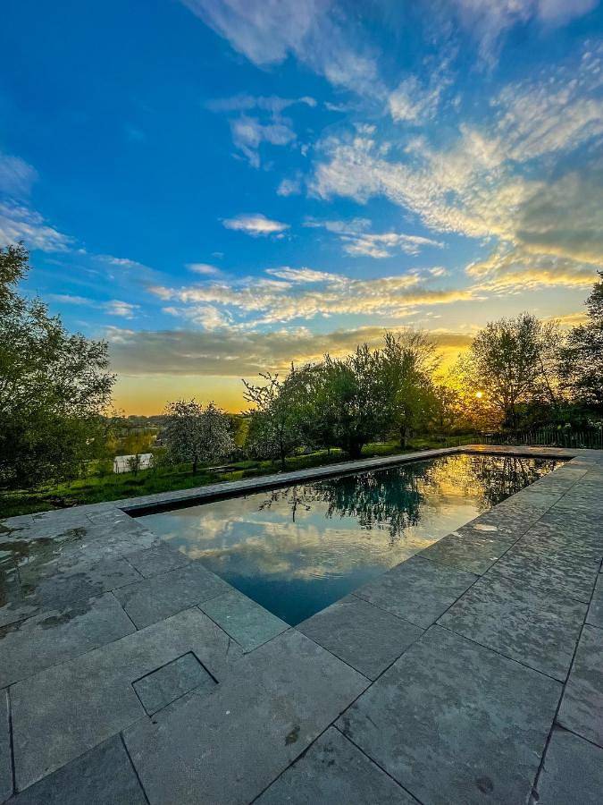 Location de vacances pour 15 personnes, avec Terrasse et Jardin ainsi que Piscine et Sauna à Flobecq