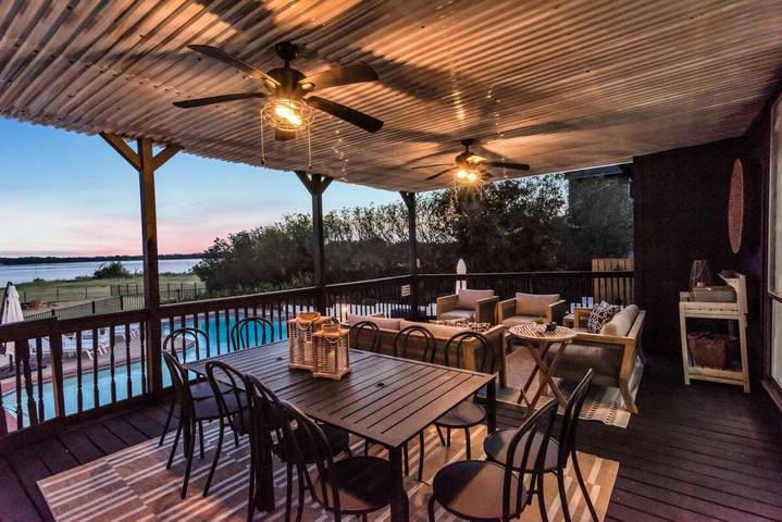 Villa for 14 people, with yard and pool, with pets in Texas