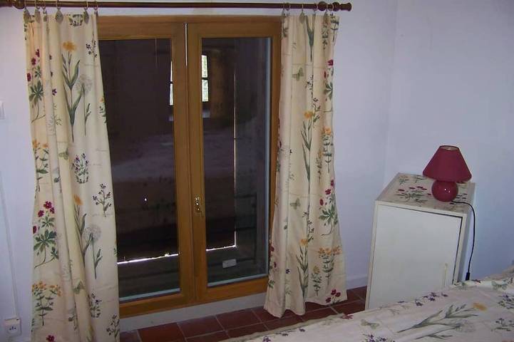 Location de vacances pour 4 personnes, avec jardin ainsi que piscine et terrasse à Trets - 2