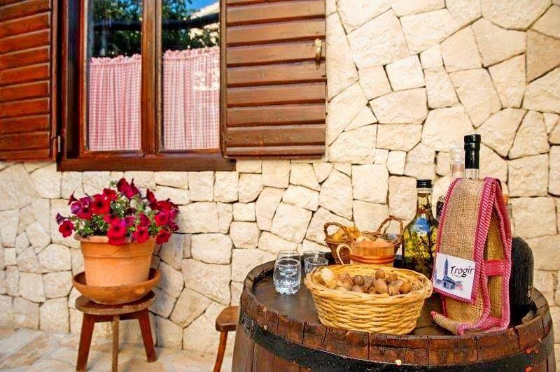 Entire apartment, Apartments Mirko in Seget Vranjica, Split-Dalmatia