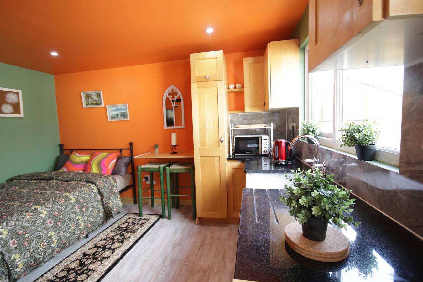Georgias Gate Studio Cottage - Sleeps 4 & Pets Ok in County Laois