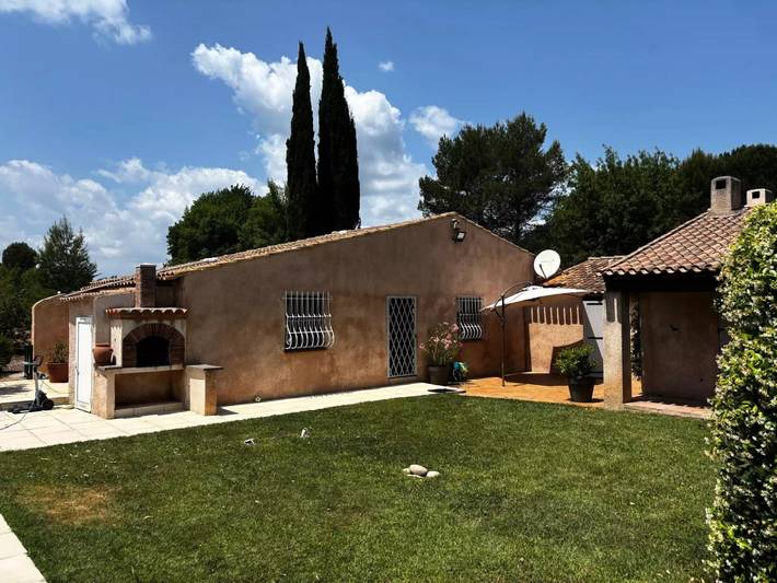 Location de vacances pour 8 personnes, avec terrasse et piscine à Le Val - 2