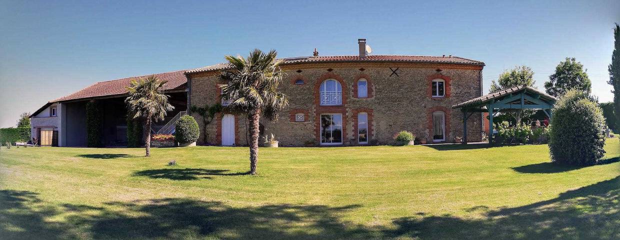 Gîte pour 4 personnes, avec Jacuzzi ainsi que Terrasse et Jardin à Avignonet-Lauragais
