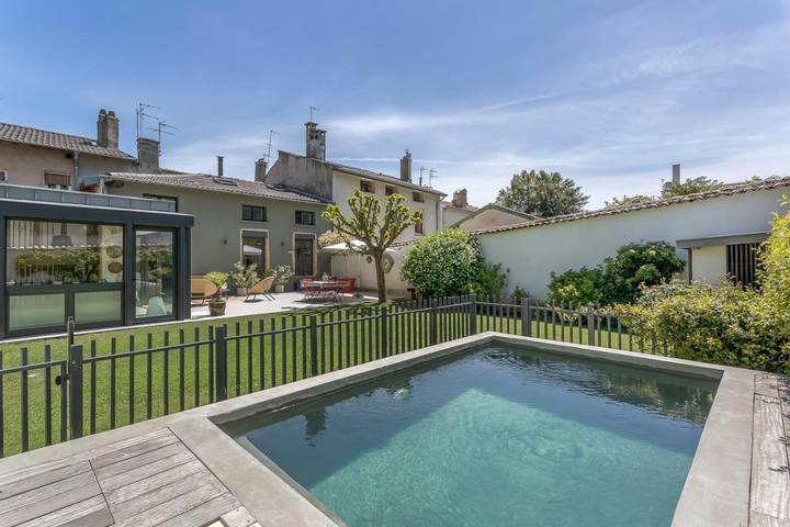 Chalet para 10 personas, con balcón además de jardín y piscina - 1