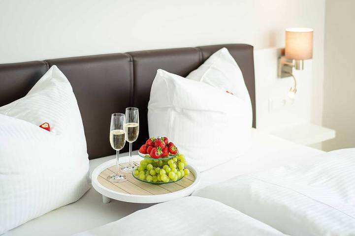 Hausboot für 4 Personen, mit Balkon und Sauna in Kröslin - 2