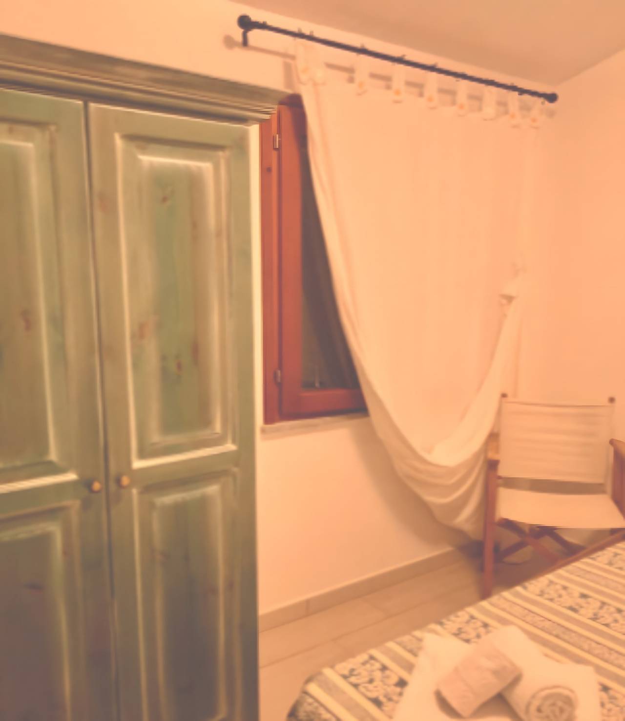 Villa 'Livia' con piscina comunitaria, terraza privada y jardín privado in Is Potettus, Porto Pino