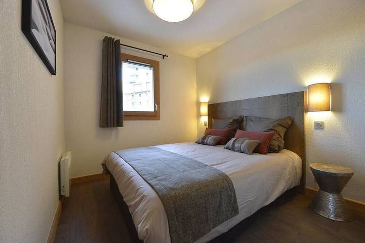 Apartamento entero, Wifi, al pie de las pistas de esquí, piscina, hammam, terraza, balcón, tv, local para esquís in Les Menuires, Saint-Martin-de-Belleville