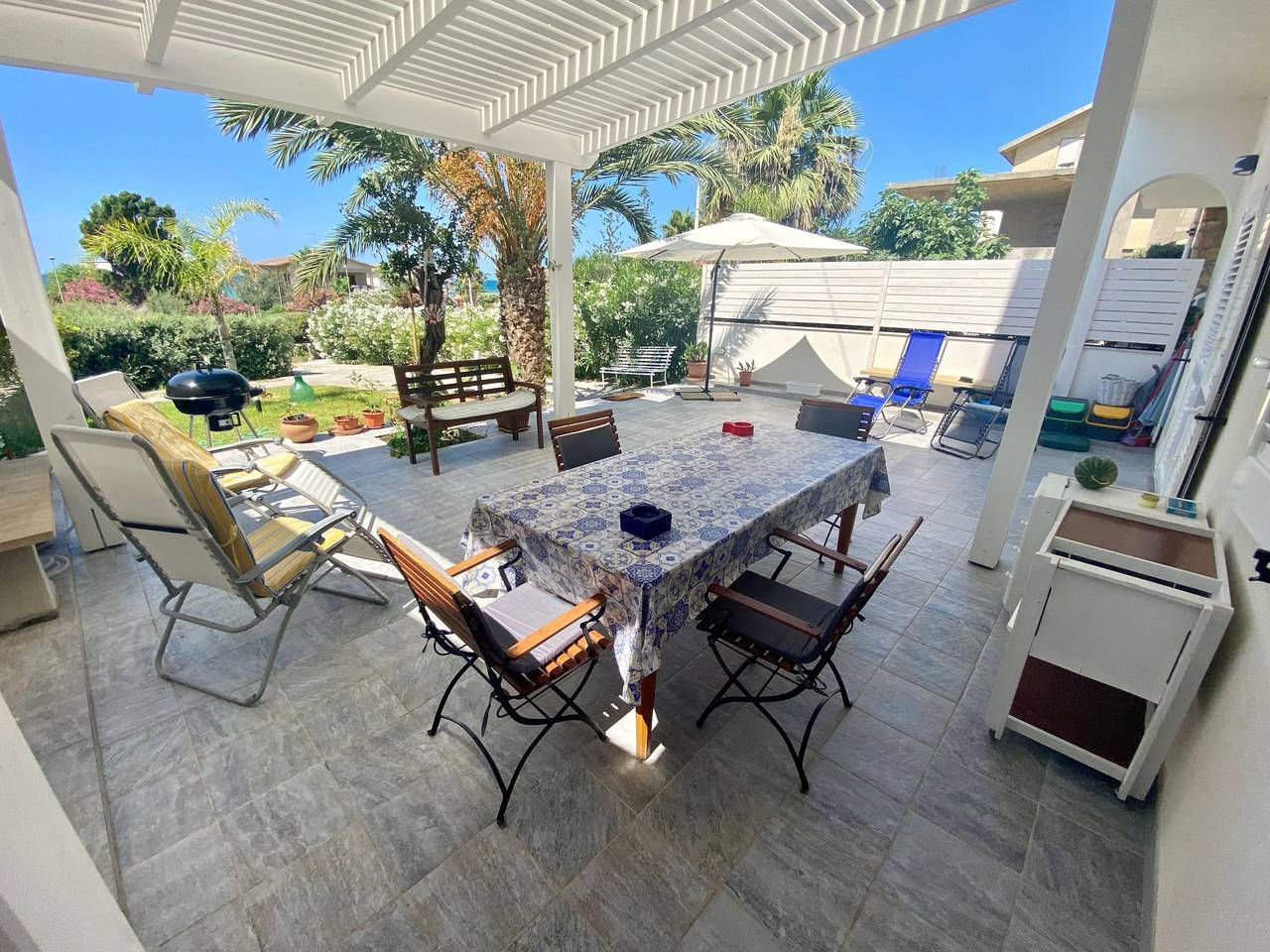 Villa Oasi, 50 m vom Strand entfernt, klimatisiert in Alcamo Marina, Alcamo