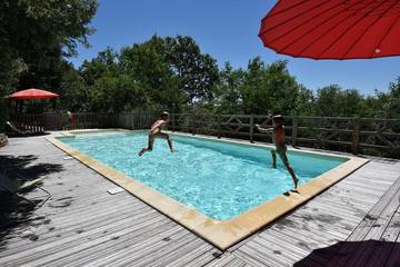 Location de vacances pour 6 personnes, avec jardin et piscine à Saint-Julien-de-Lampon