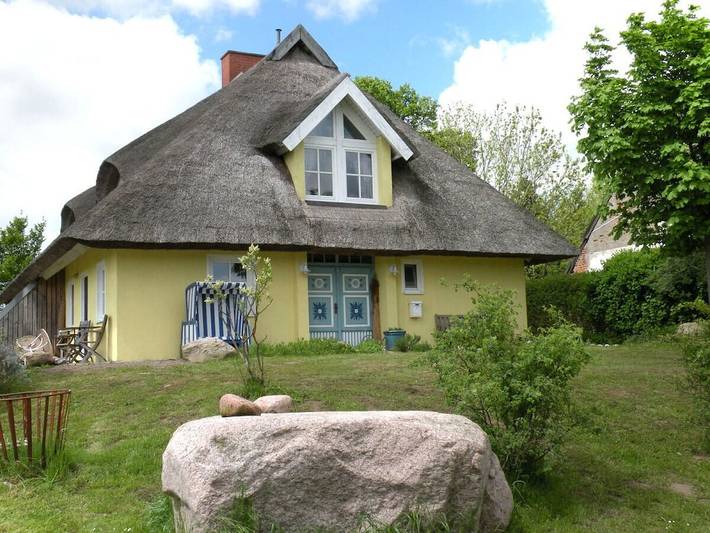 Ferienhaus für 4 Personen, mit Terrasse und Garten sowie Sauna in Garz/Rügen