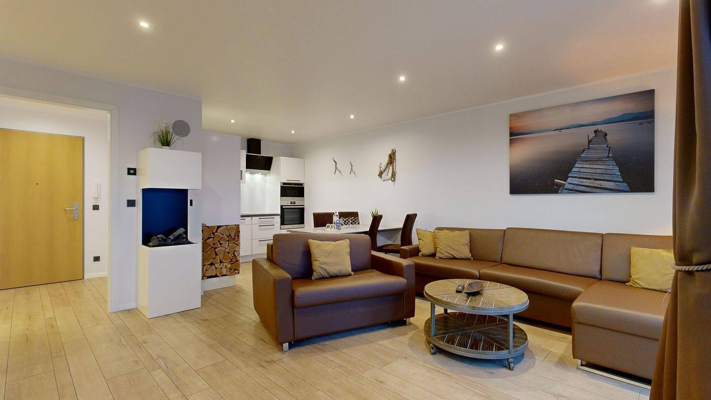 Ganze Wohnung, Hochwertig möblierte, behindertengeeignete Ferienwohnung, Fahrstuhl, Tiefgarage. in Ostseebad Binz, Binz