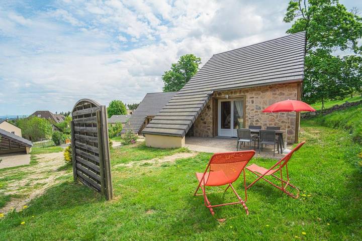 Location de vacances pour 6 personnes, avec jardin et terrasse à Aumont-Aubrac - 3