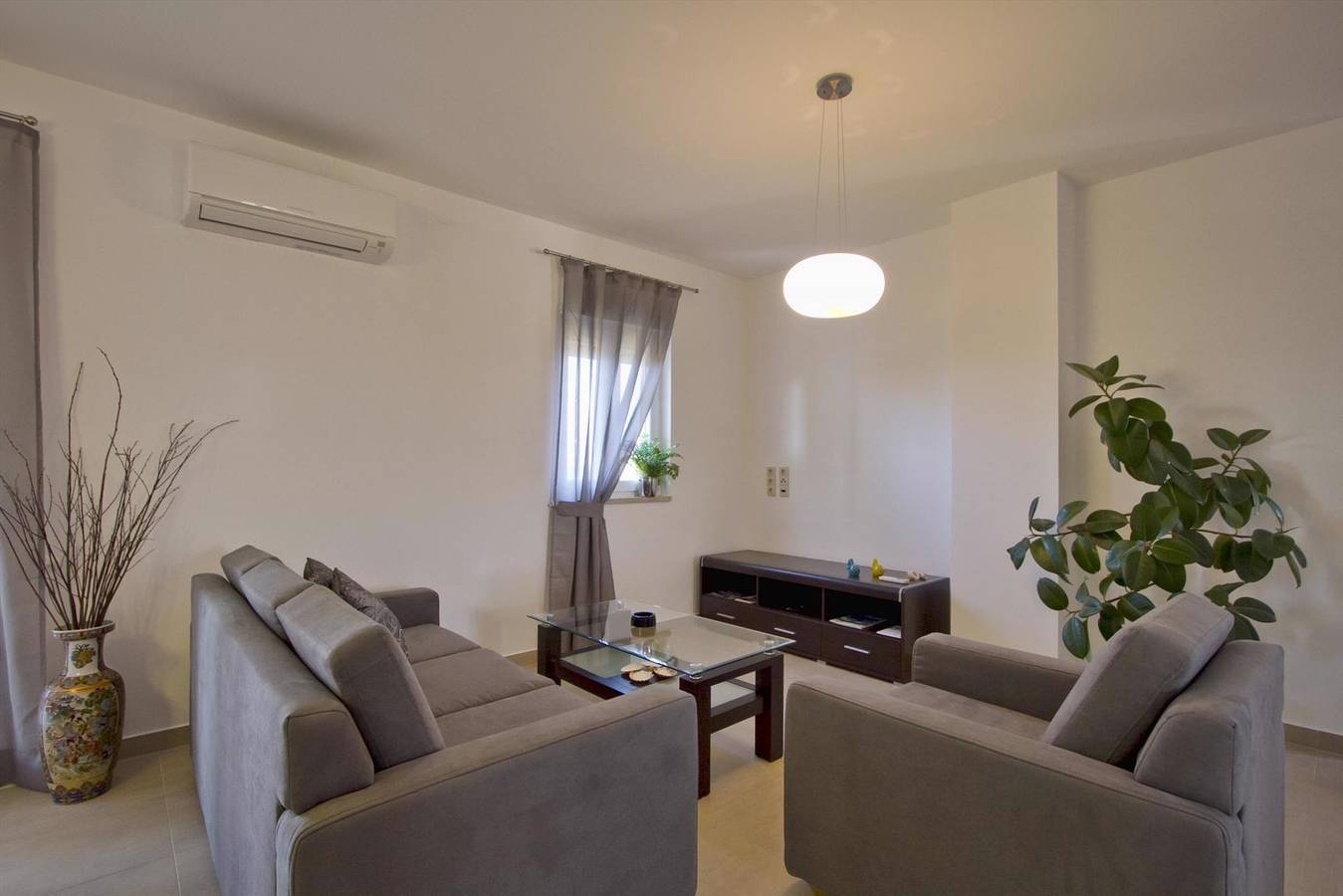 Geheel vakantieappartement, Vakantiewoning met balkon en barbecue  in Zuidkust Istrië