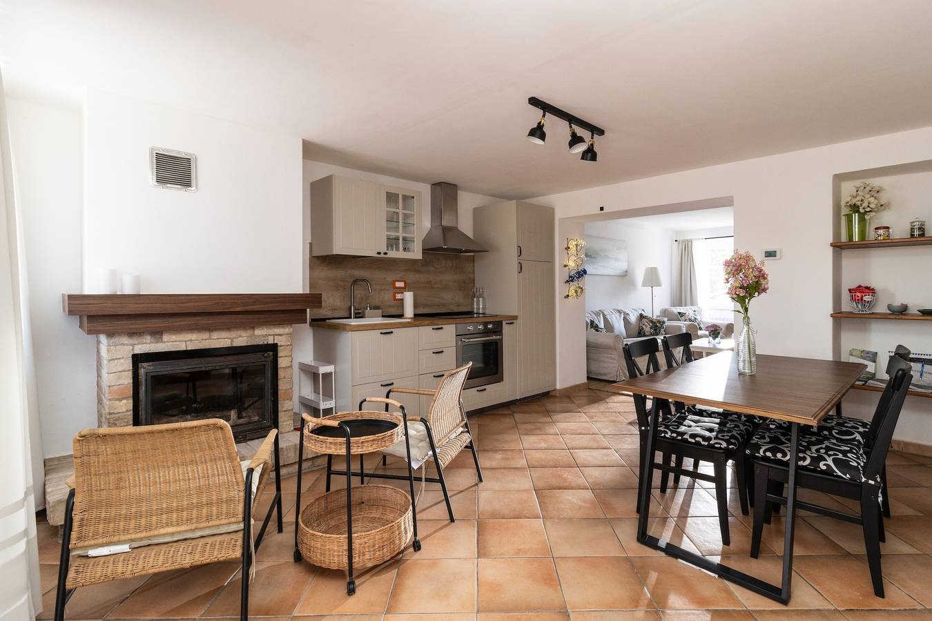 Holiday Home 'Bed and Breakfast Biancalana' with Mountain View, Private Terrace and Wi-Fi in Petritoli, Fermo Province