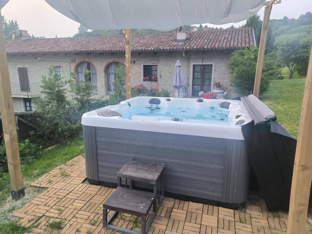 Cà Tinola in Mango , Langhe