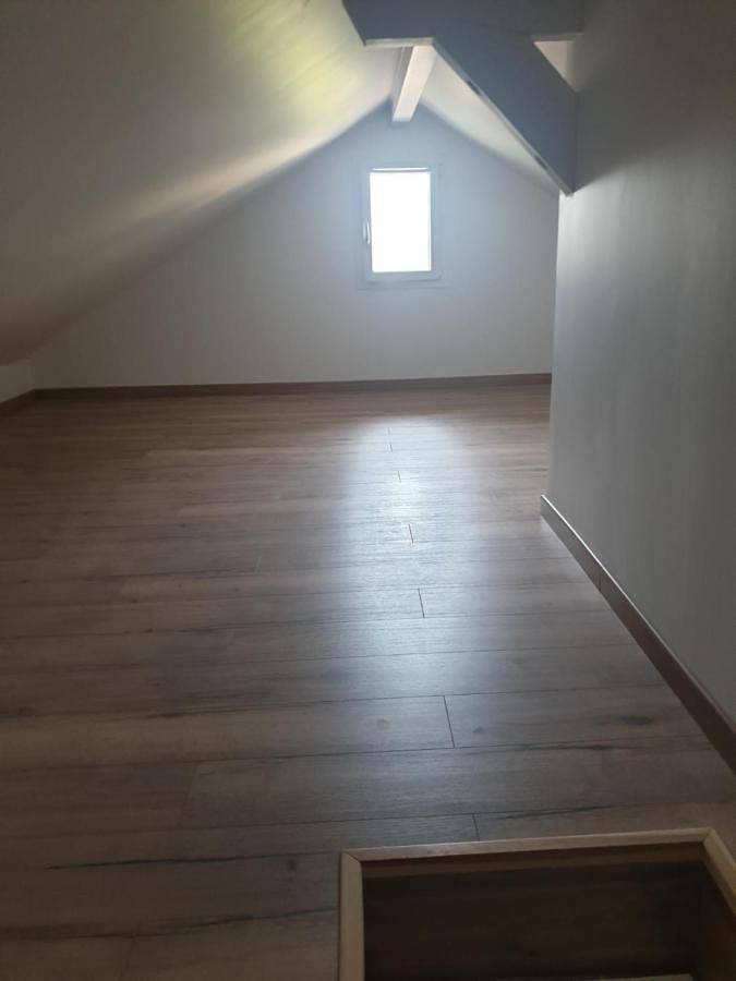 Appartement entier, Standard Double Room with Shared Bathroom in Valleiry, Région de Saint-Julien-en-Genevois