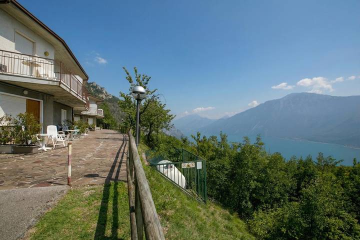 Ferienwohnung für 4 Personen, mit Balkon und Kinderpool sowie Seeblick am Gardasee - 2