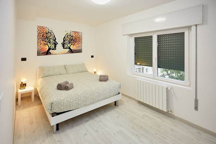 Ganze Wohnung, Appartamento Moderno per 6 Aviano A/C Parking in Aviano, Pordenone Provinz