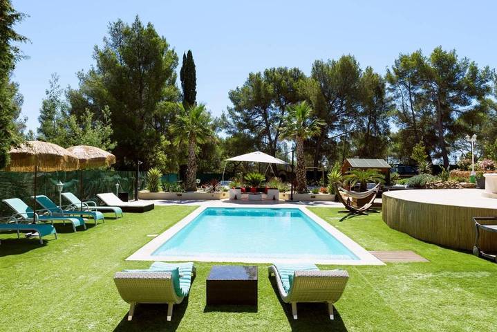 Villa voor 13 personen, with Terras and Whirlpool as well as Tuin and Zwembad in La Ciotat