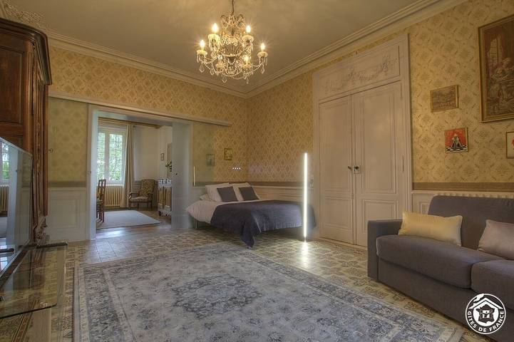 Location de vacances pour 6 personnes, avec jardin et piscine à Bâgé-la-Ville - 2