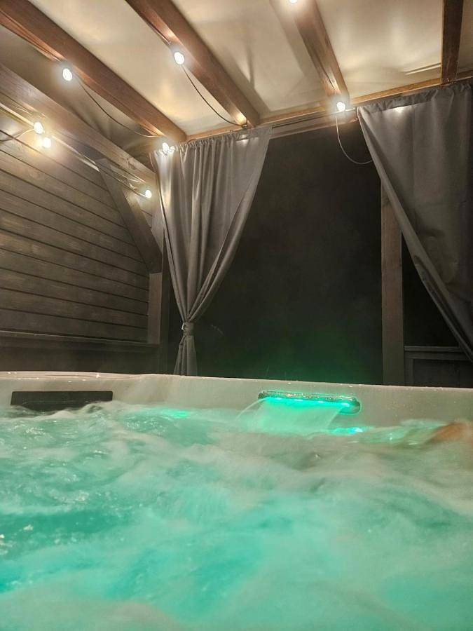 Apartament wakacyjny dla 4 osób, z taras i jacuzzi oraz ogród, zwierzęta dozwolone w Mikołajki