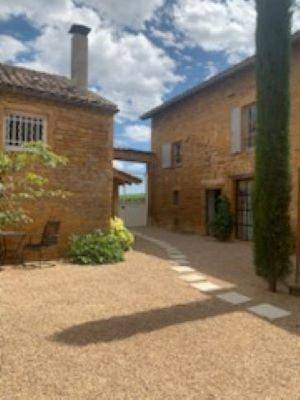 Maison d’hôte pour 4 personnes, avec vue et terrasse, animaux acceptés à Jarnioux