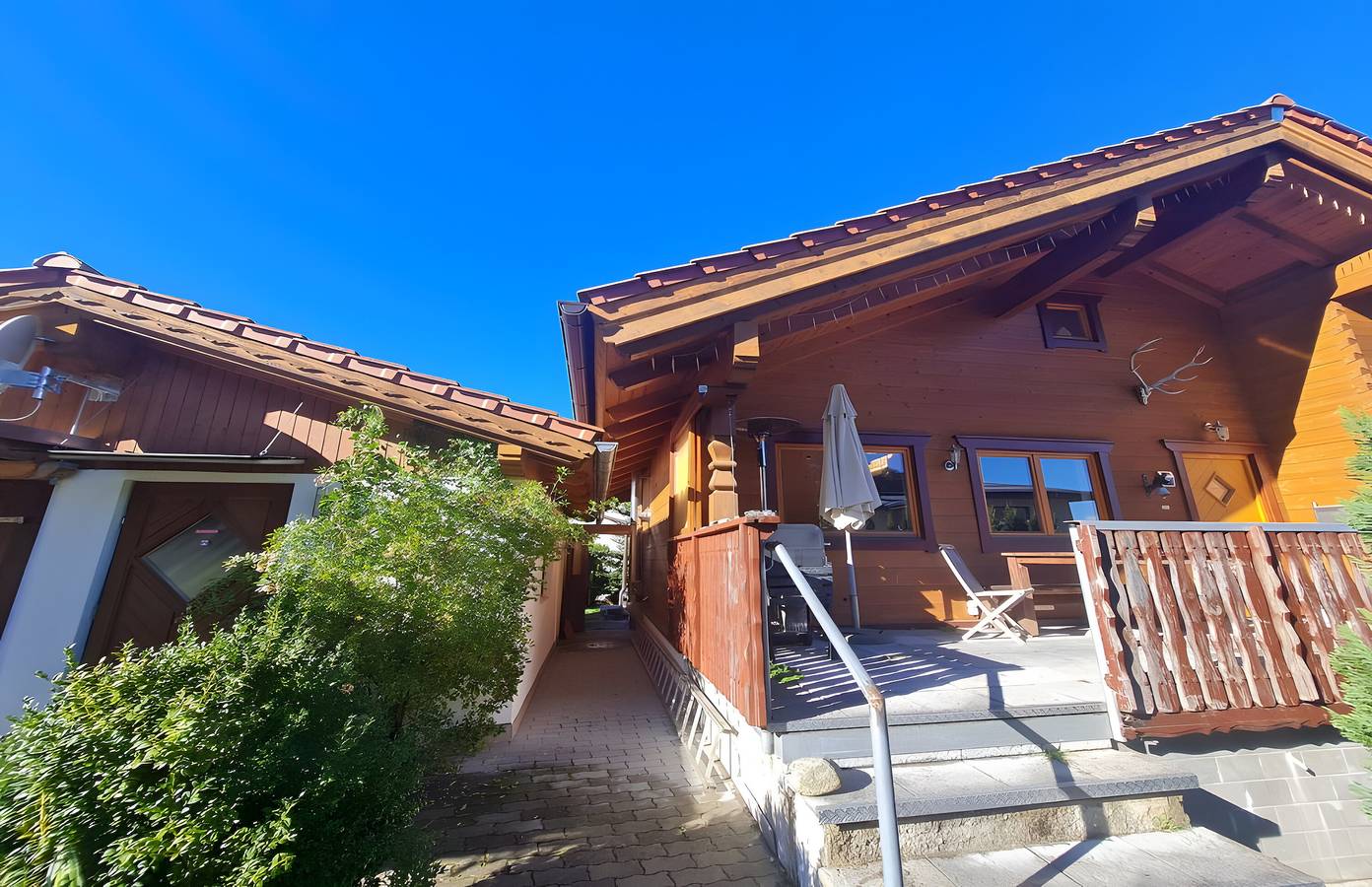 Ferienhaus 'Chalet Finkennest' mit Bergblick, privater Terrasse und traumhaft ruhige Lage in Neukirchen am Großvenediger, Pinzgau