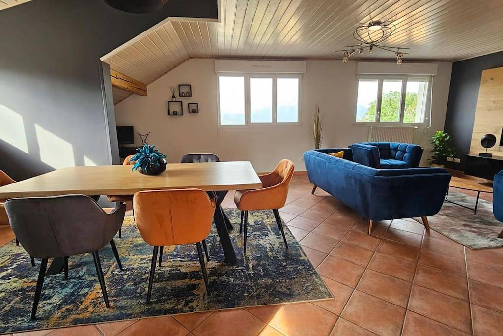 Appartement entier, Two-Bedroom Apartment in Lucinges, Région de Saint-Julien-en-Genevois