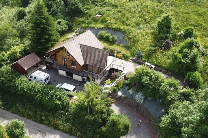 Gîte pour 6 personnes, avec terrasse ainsi que sauna et jardin dans Eglise de Saint-Hugues
