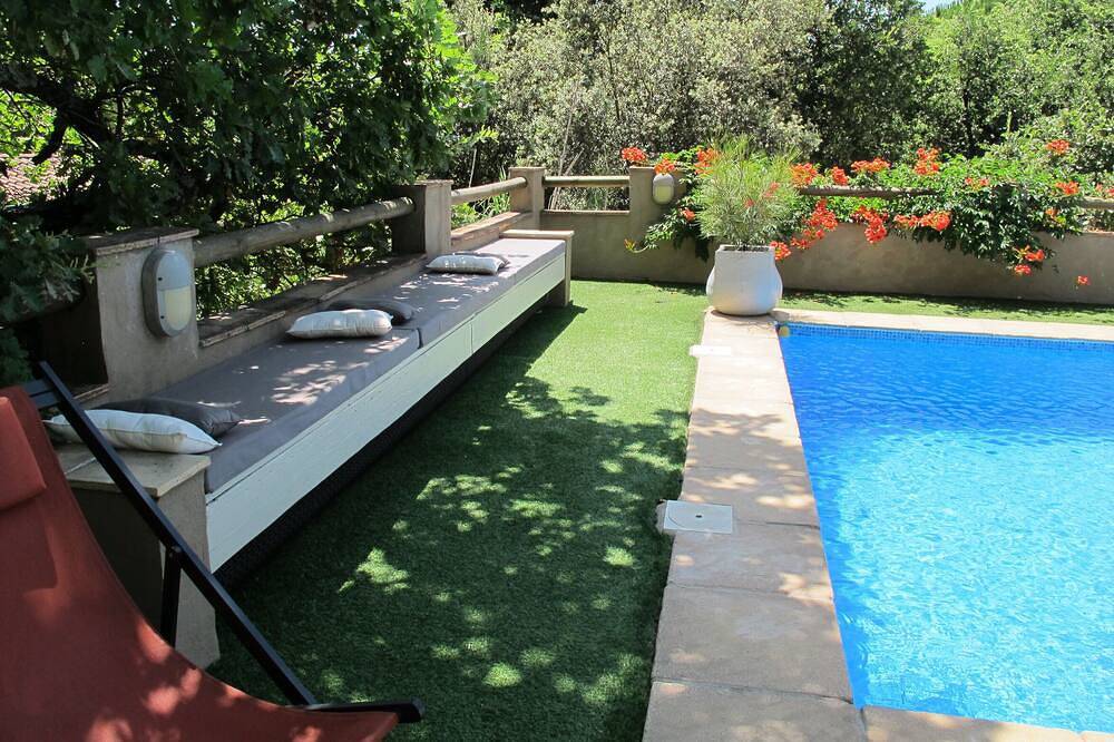 Geheel appartement, Charming gîte for 5 people with private heated swimming pool in St Maximin in Saint-Maximin-la-Sainte-Baume, Brignoles region