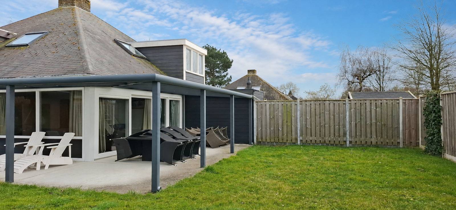 Charmantes 4-Personen-Haus mit Veranda in Stavenisse in der Nähe der Oosterschelde in Stavenisse, Niederländische Nordsee
