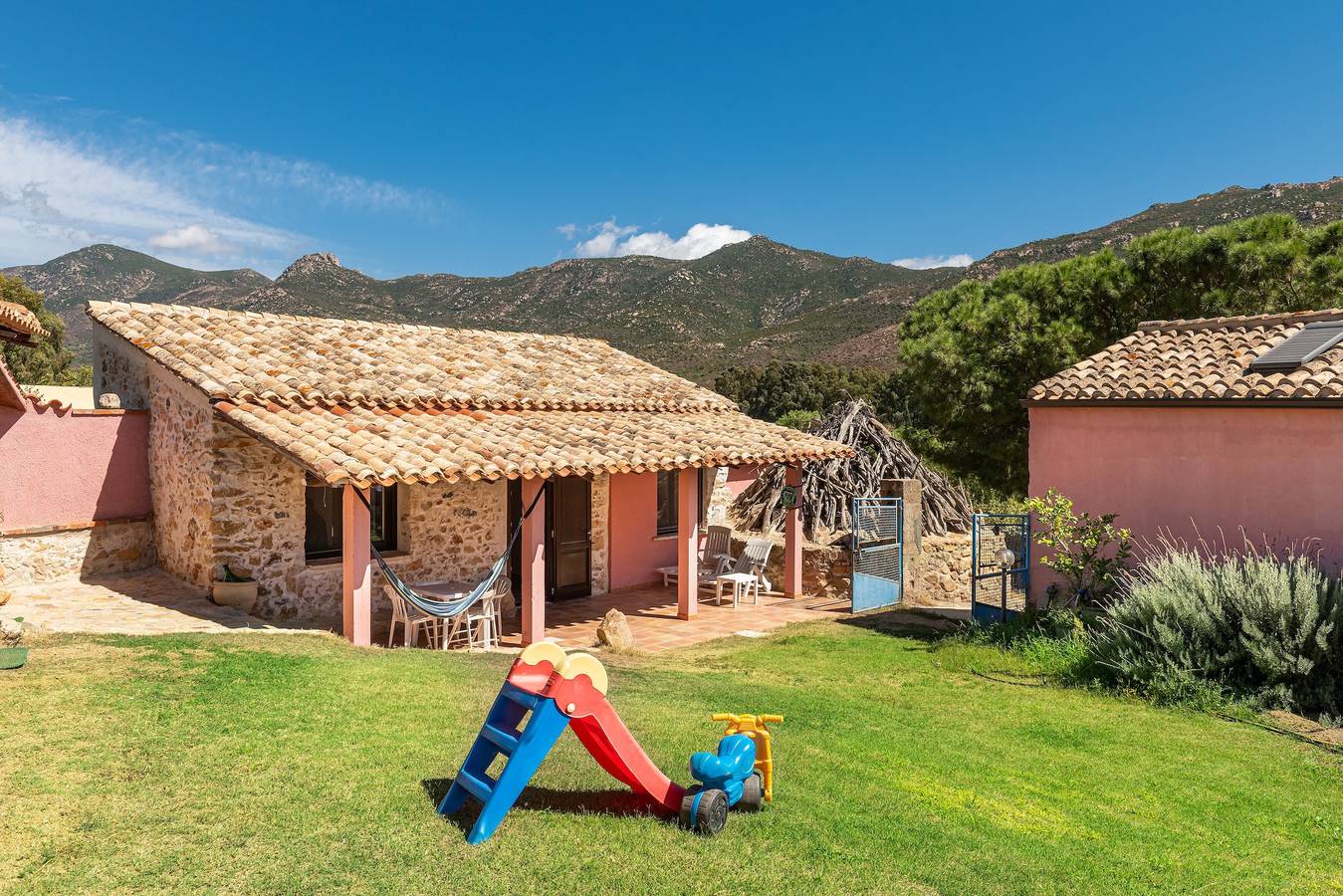 Ferienhaus 'Villa Bella Solanas - Cuili Murvoni' mit Bergblick in Solanas, Comune di Sinnai