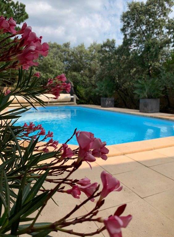 Maison avec piscine chauffée et grand jardin in Taulignan, Région de nyons