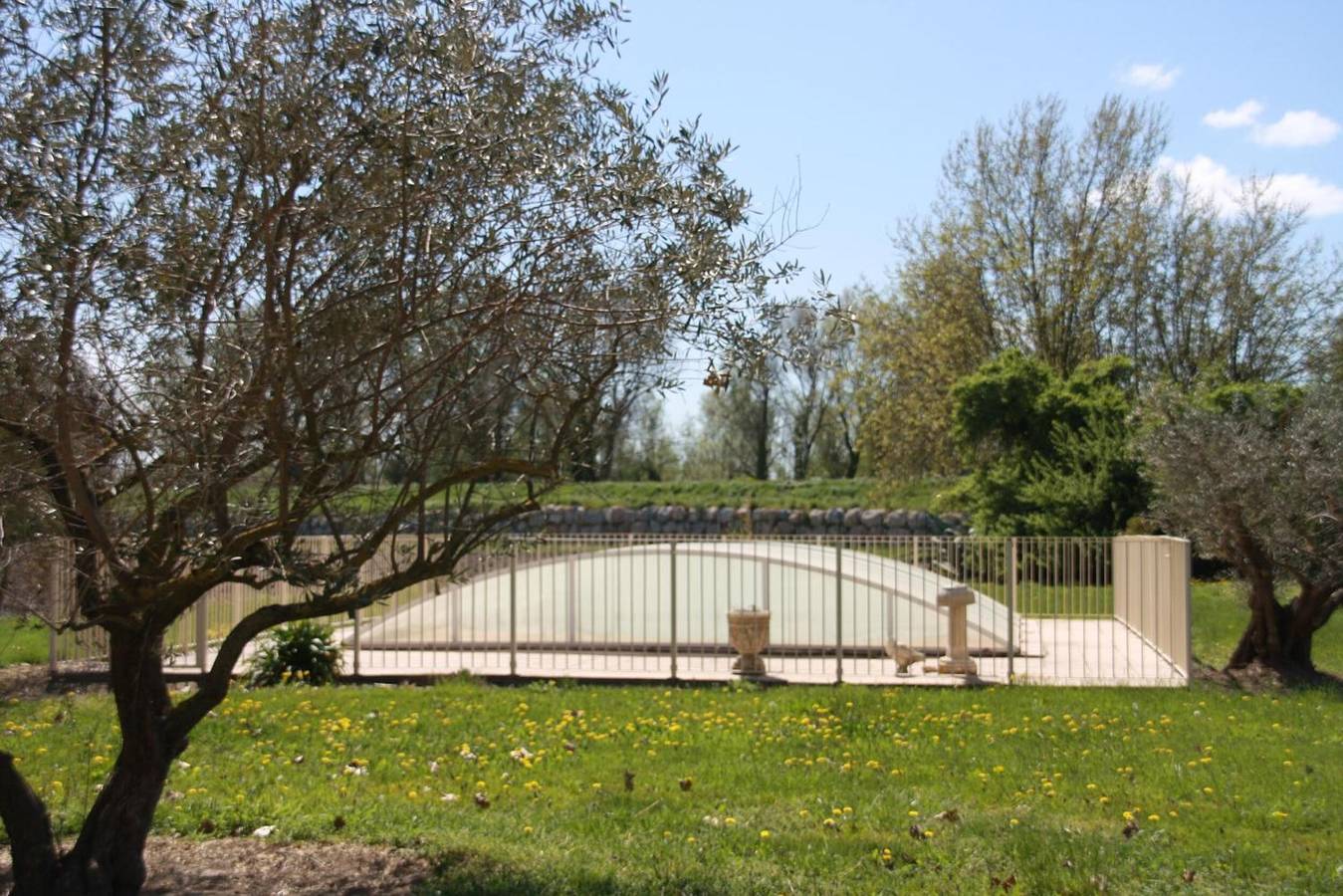 Maison de vacances 'Le Mas Des Fleurs' avec piscine privée, terrasse privée et Wi-Fi in Avignon, Vaucluse