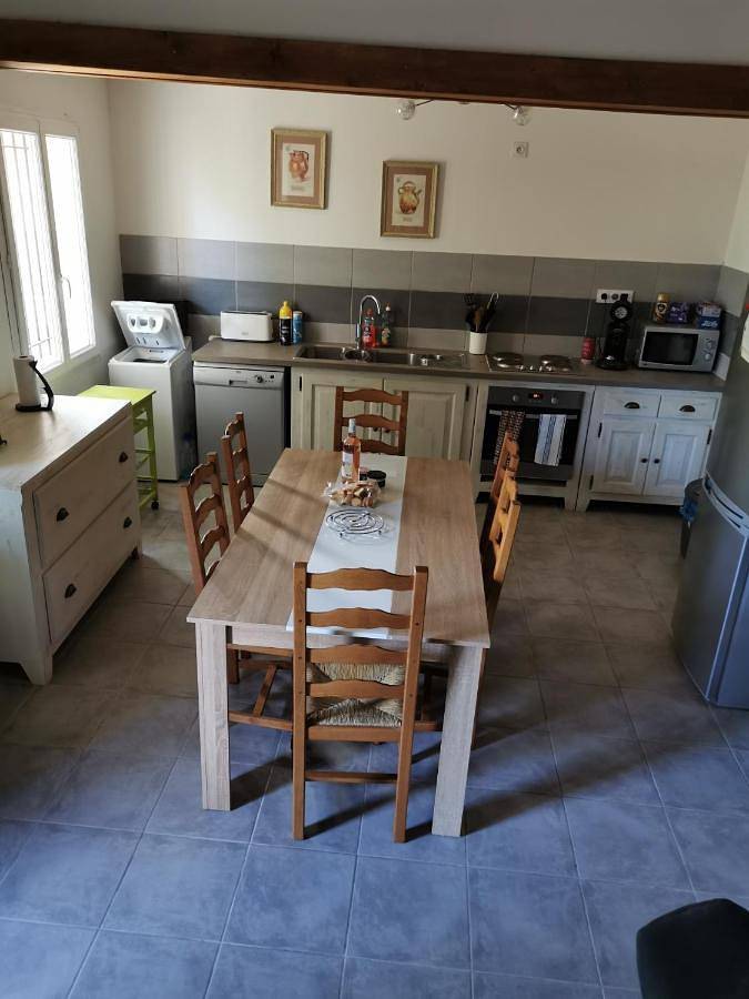 Gîte pour 4 personnes, avec piscine ainsi que terrasse et jardin, adapté aux familles à Codognan - 4