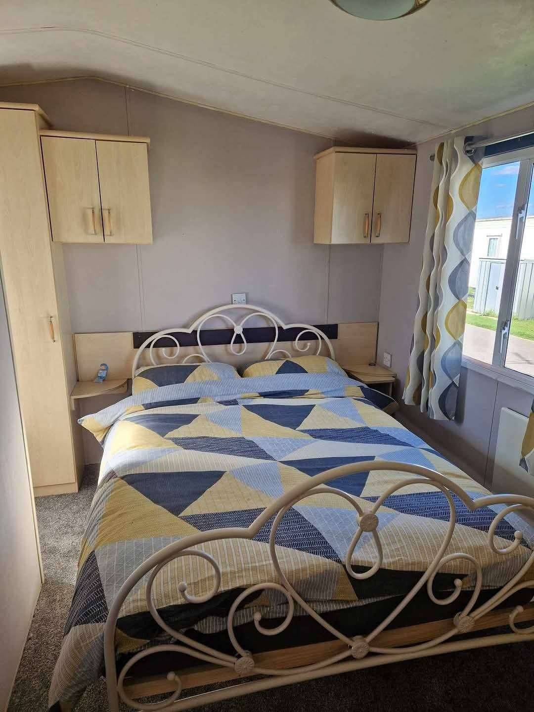 Cabin Sleeps 6 with Wifi in Chapel St. Leonards, Lincolnshire