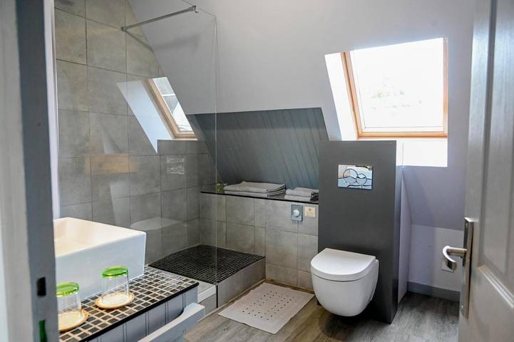 Location de vacances pour 2 personnes, avec jardin ainsi que jacuzzi et piscine dans Tessy-Bocage - 3