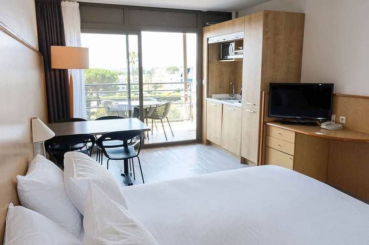 Gîte pour 2 personnes, avec jardin et piscine dans Thalazur - 3